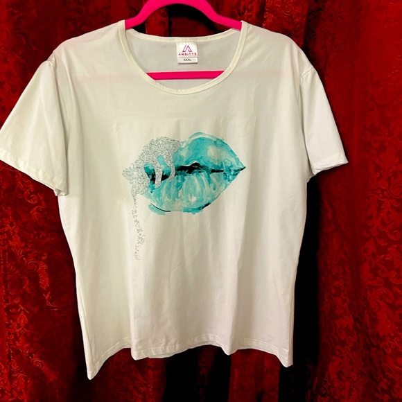 Aheitte Tops - Tiffany Blue Lips Tshirt
